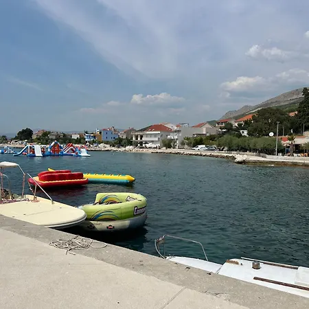 Viktoria Daire Podstrana