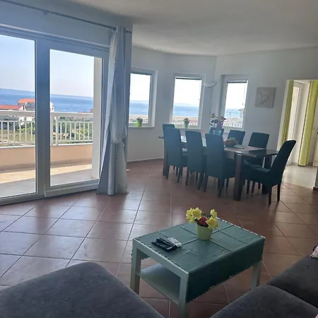 Viktoria * Podstrana