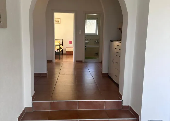 Viktoria * Podstrana