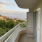 Viktoria * Podstrana