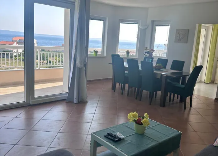 Viktoria * Podstrana