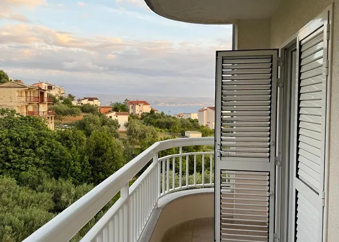 Viktoria * Podstrana